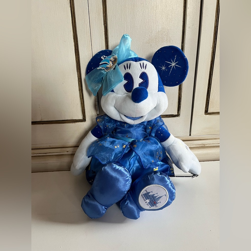 NWT DISNEY Minnie Mouse Main Attraction Peter Pan's Flight Plush Stuffed Animal